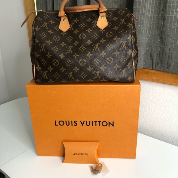 Louis Vuitton Speedy 30 Handbag. Brown & Tan, Monogram. 12 x 9 x 8. Good Shape. - Picture 15 of 16